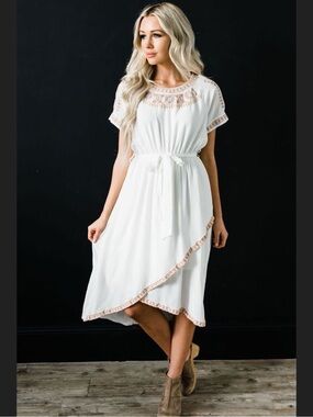 Andrée by Unit Embroidered Asymmetrical Midi Dress Tie Waist Size Large